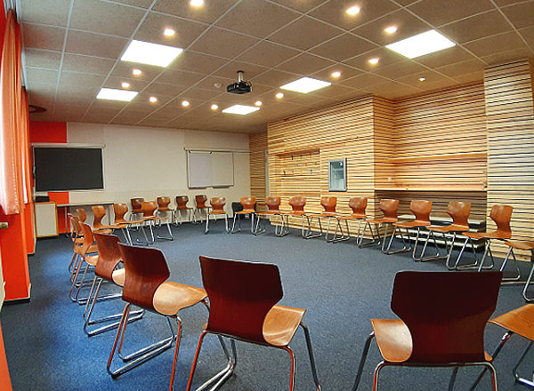Seminarraum mit Stuhlkreis