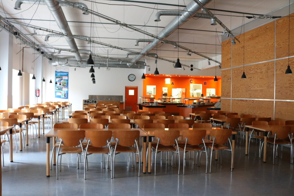Mensa mit Bestuhlung.